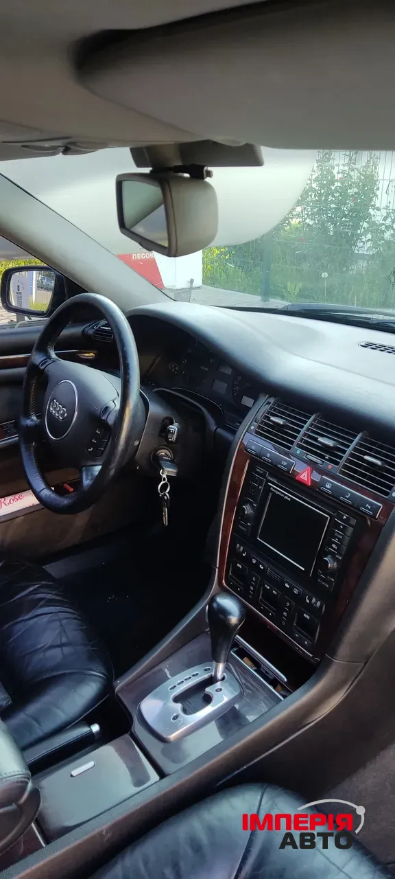 Audi A8 - фото 3