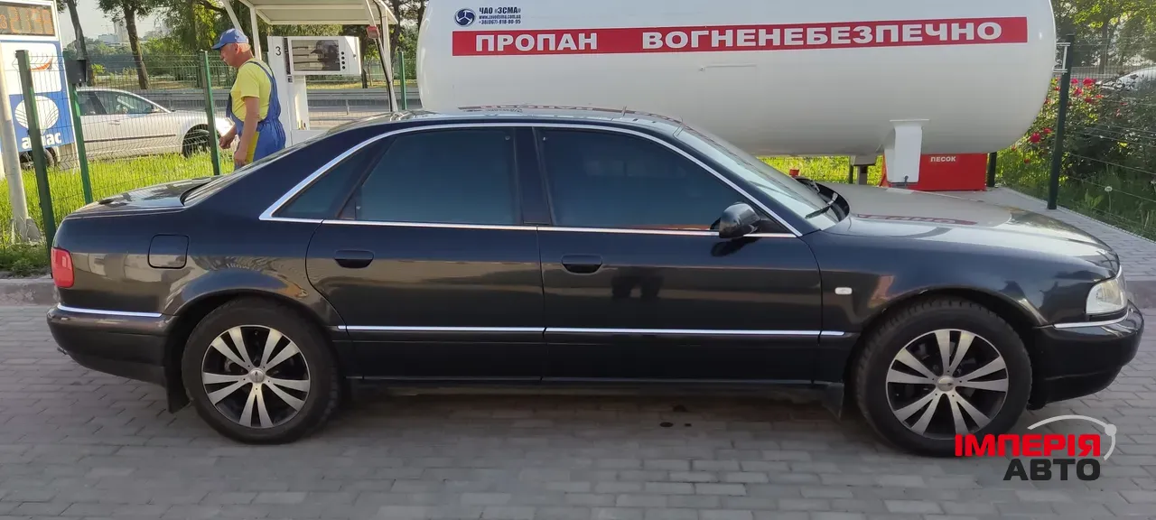 Audi A8 - фото 2