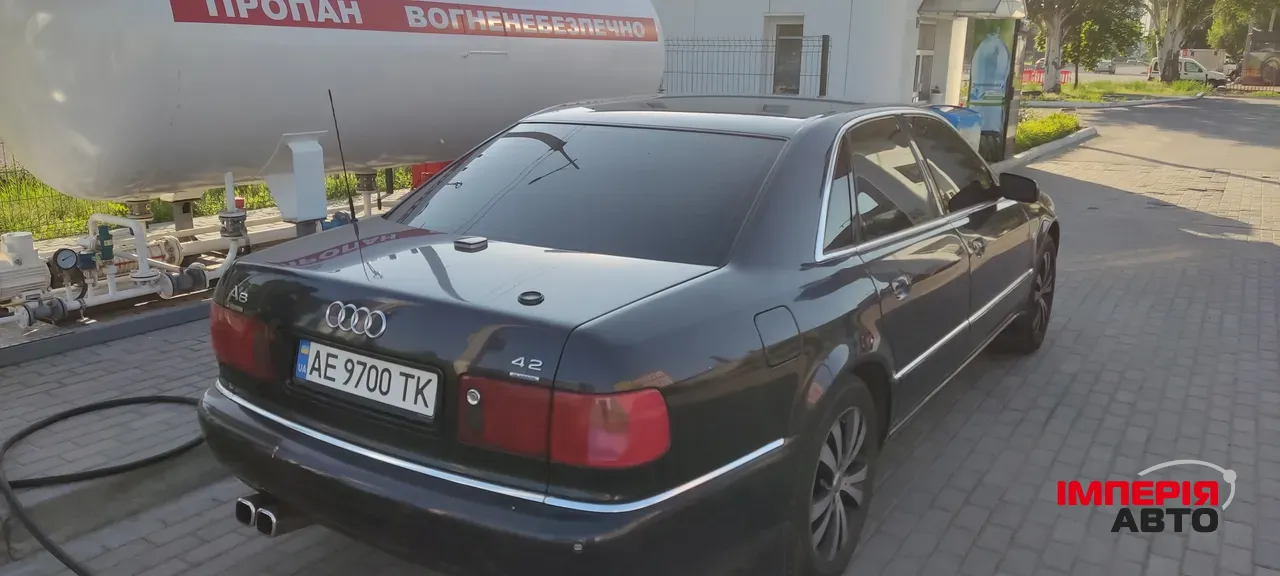 Audi A8 - фото 1