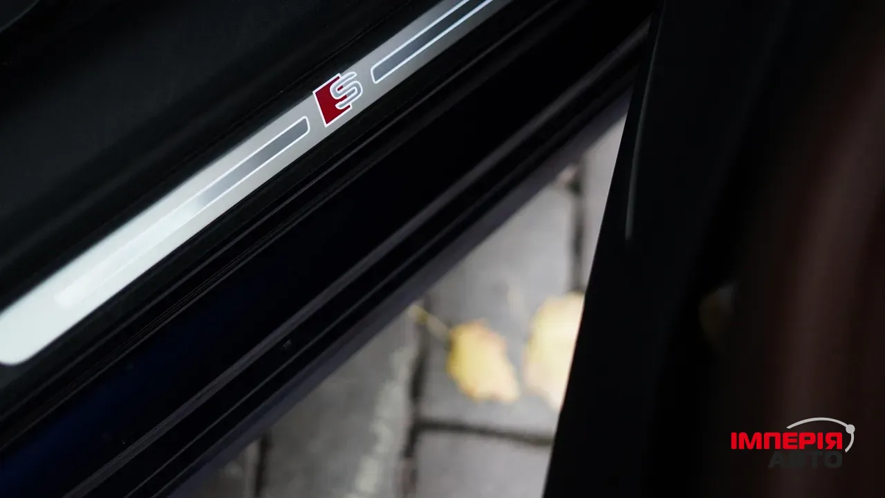 Audi A4 - фото 42