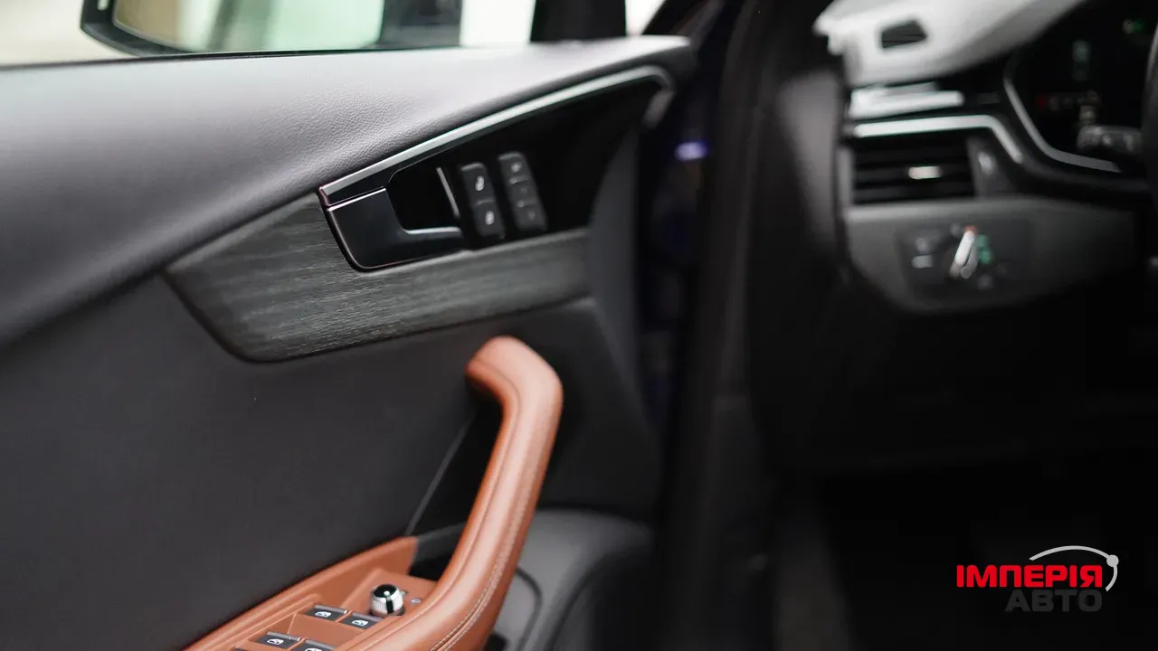 Audi A4 - фото 16