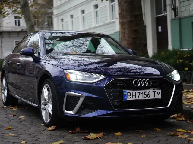 Audi A4 - фото 1