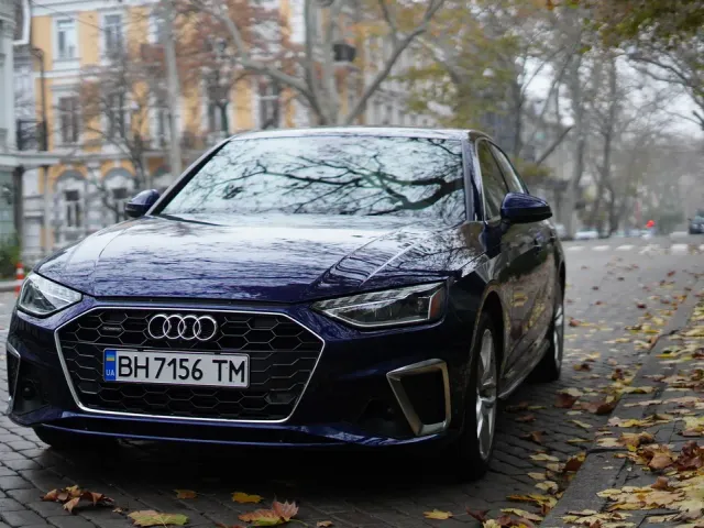 Audi A4 - фото 2