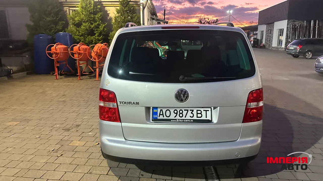 Volkswagen Touran - фото 8