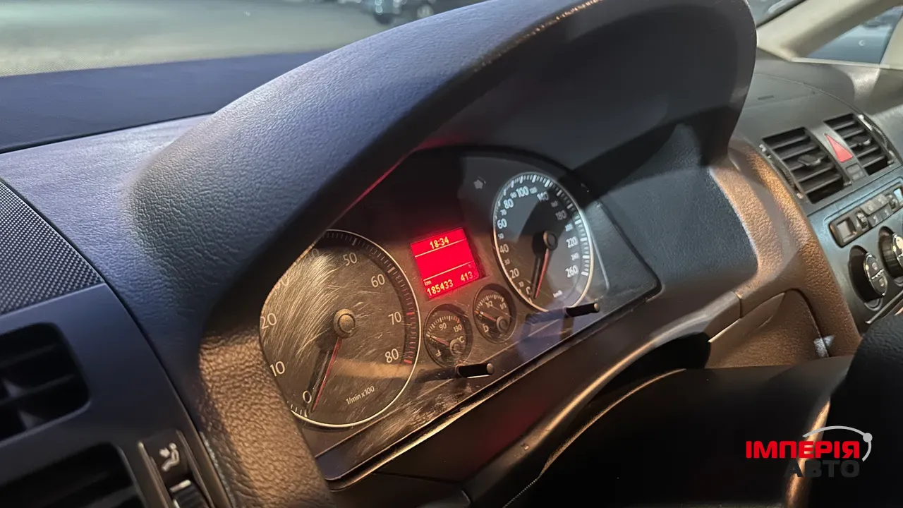 Volkswagen Touran - фото 12