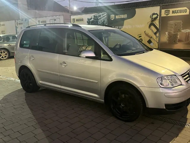 Volkswagen Touran - фото 4