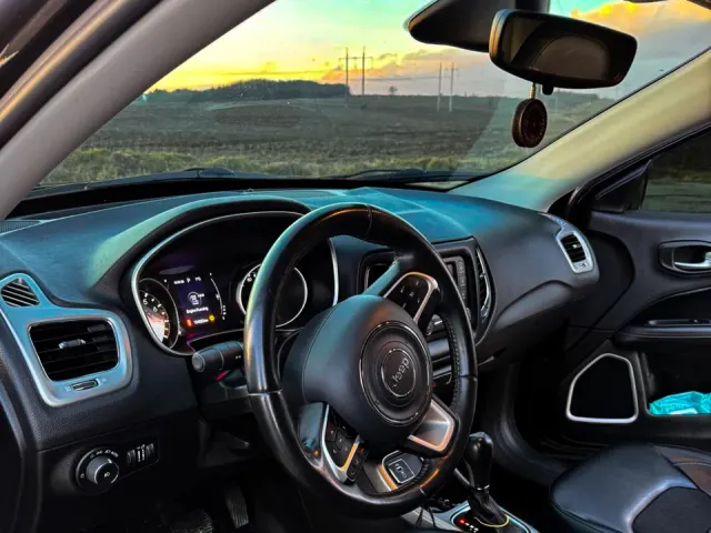 Jeep Compass - фото 2