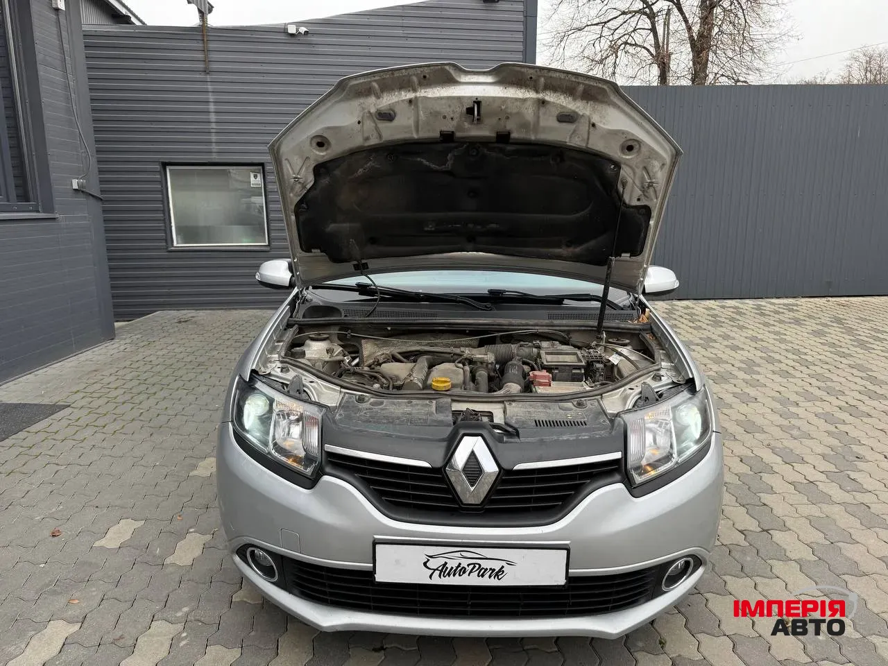 Renault Logan - фото 10