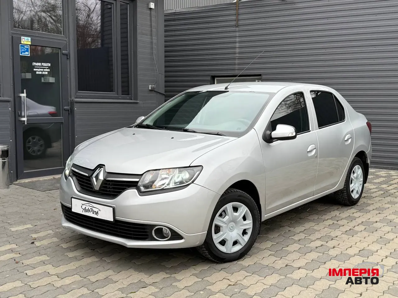 Renault Logan - фото 1