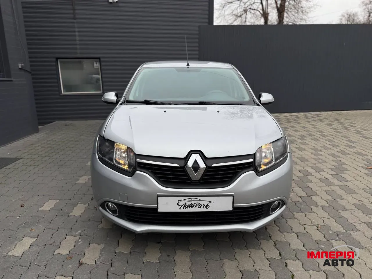 Renault Logan - фото 2