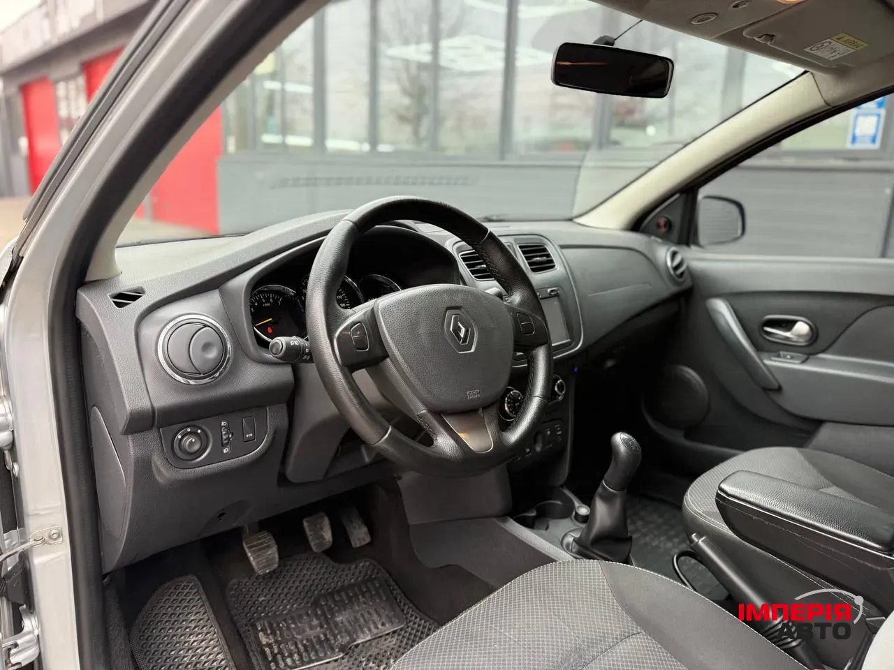 Renault Logan - фото 7