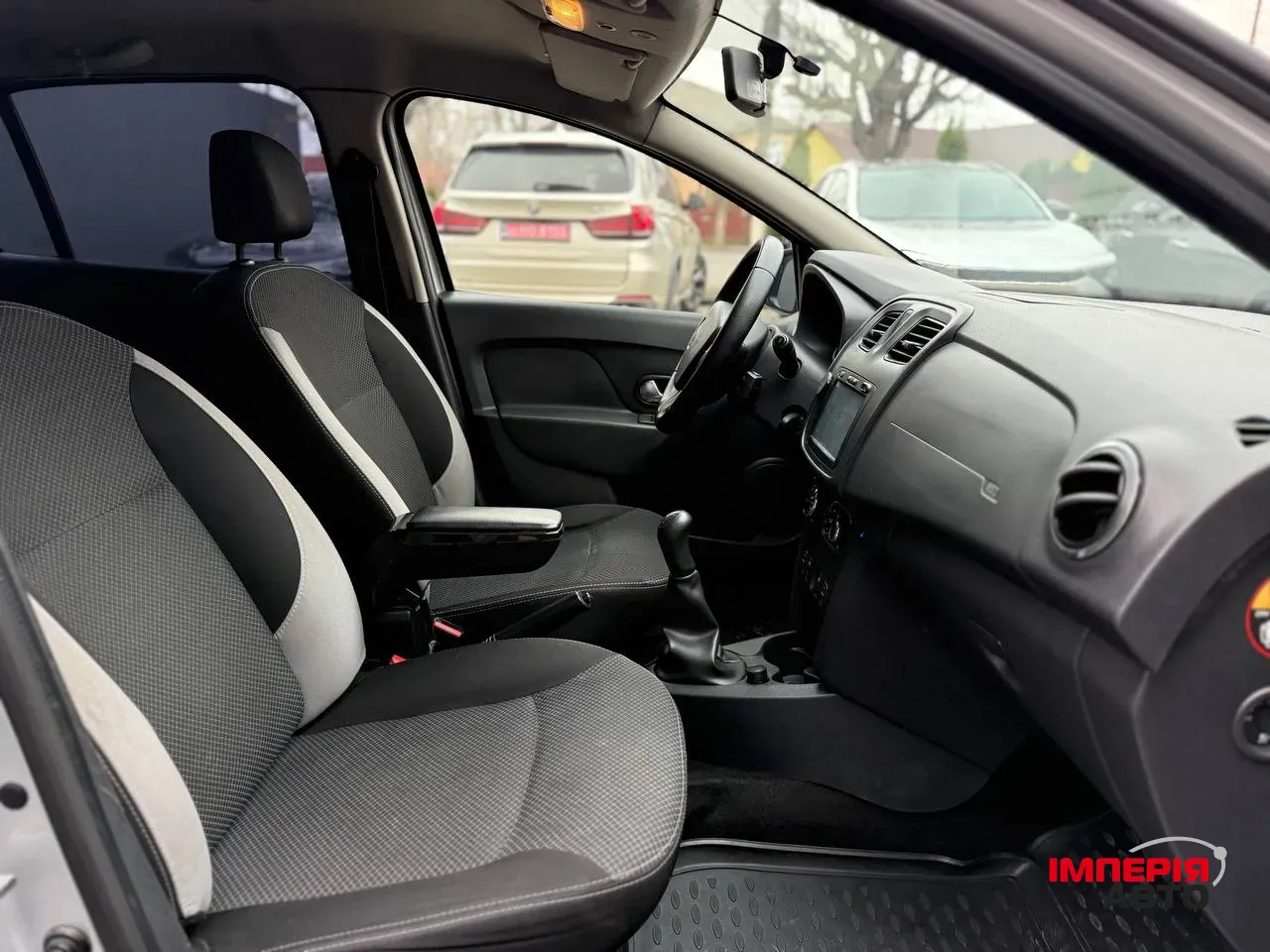 Renault Logan - фото 9