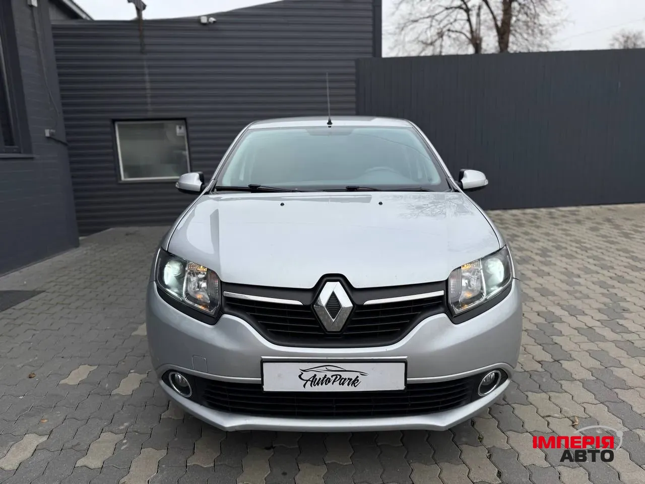 Renault Logan - фото 6