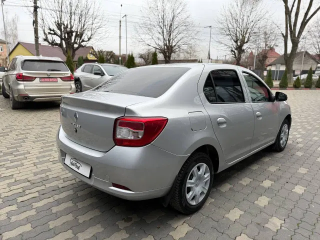 Renault Logan - фото 4