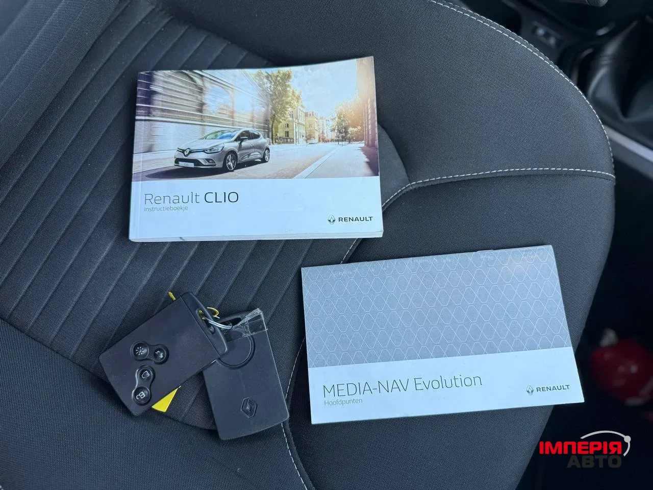 Renault Clio - фото 9