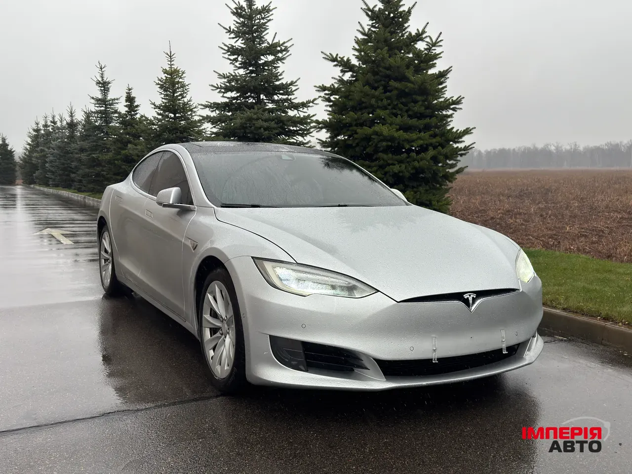 Tesla Model S - фото 1