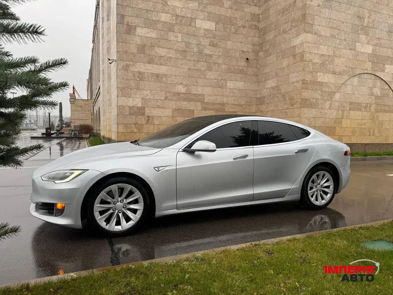 Tesla Model S - фото 7