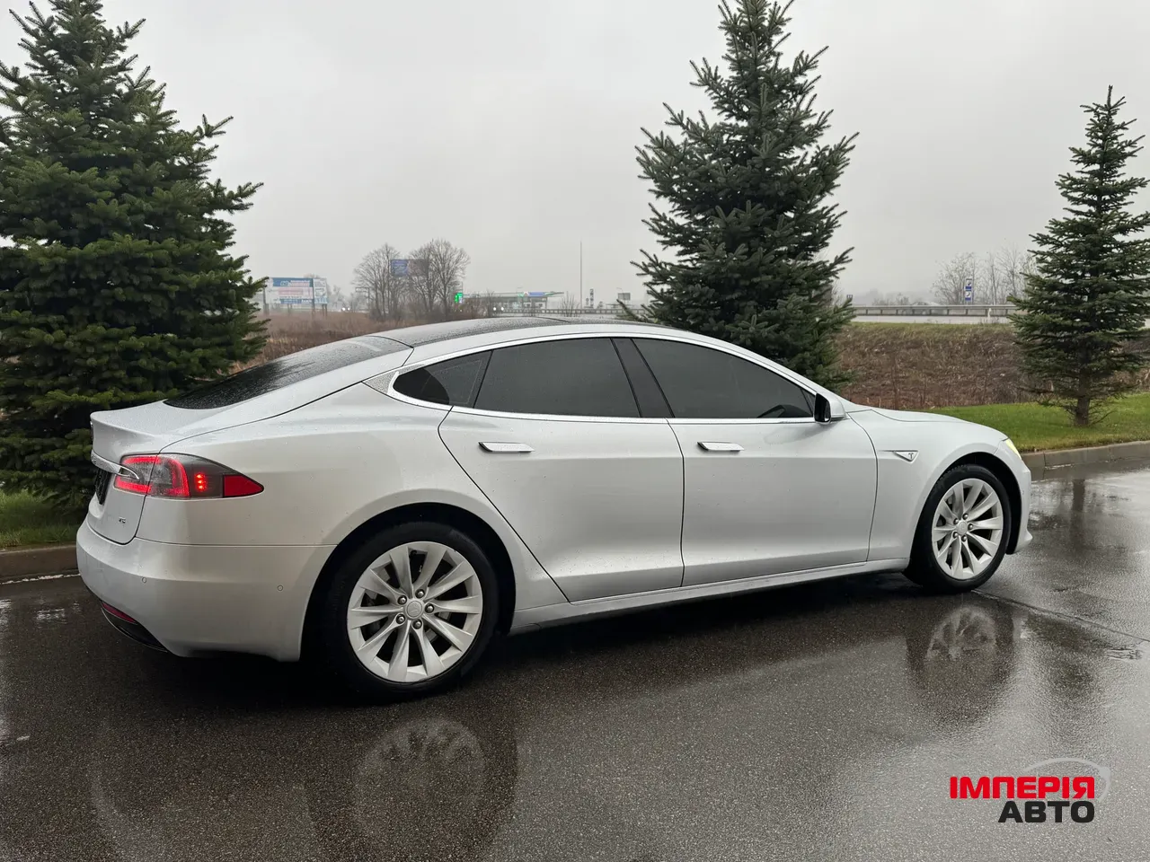 Tesla Model S - фото 12