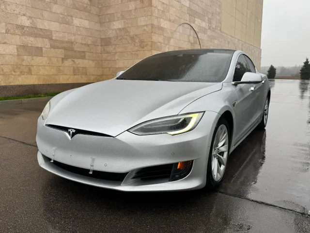 Tesla Model S - фото 4