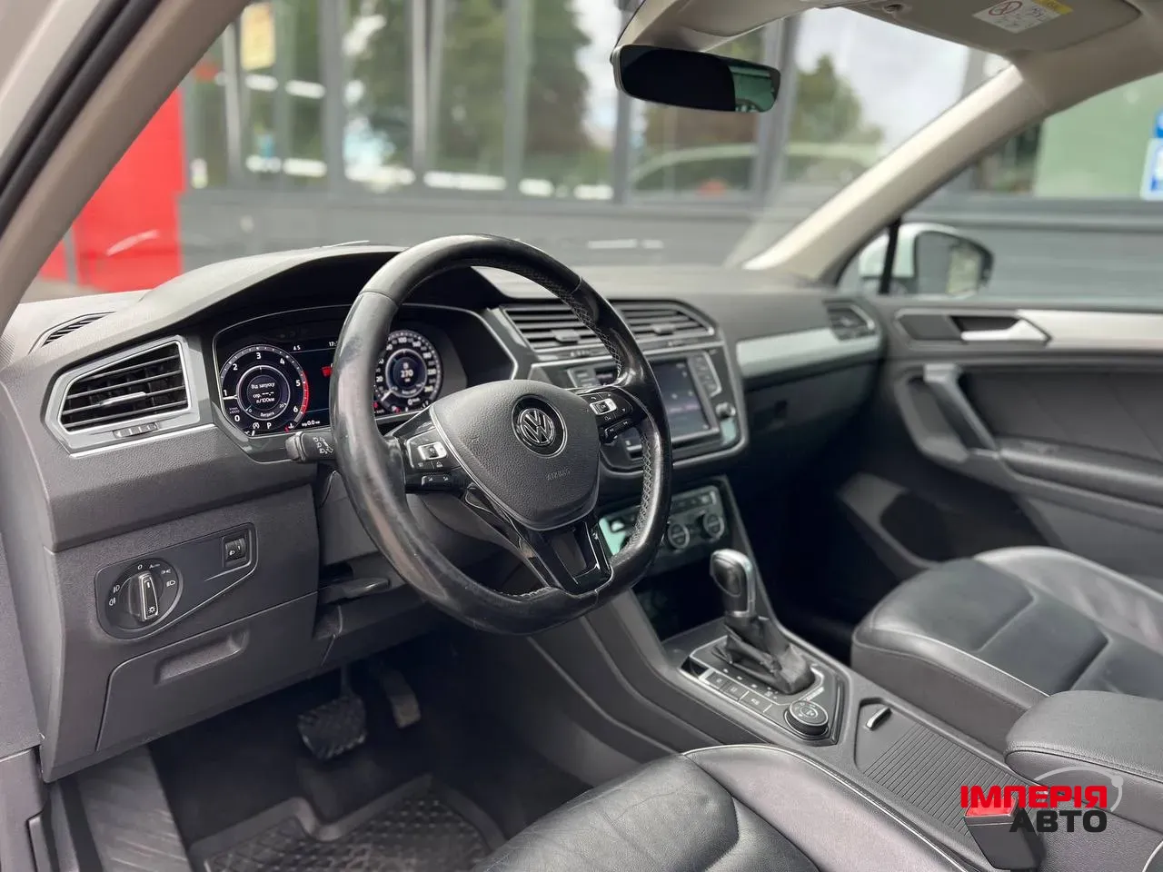 Volkswagen Tiguan - фото 6