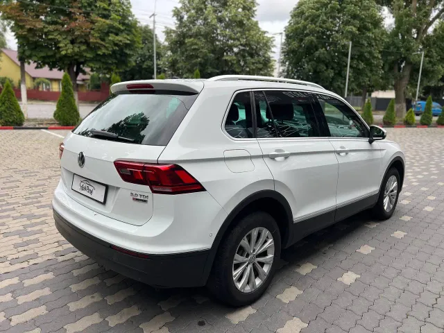 Volkswagen Tiguan - фото 4