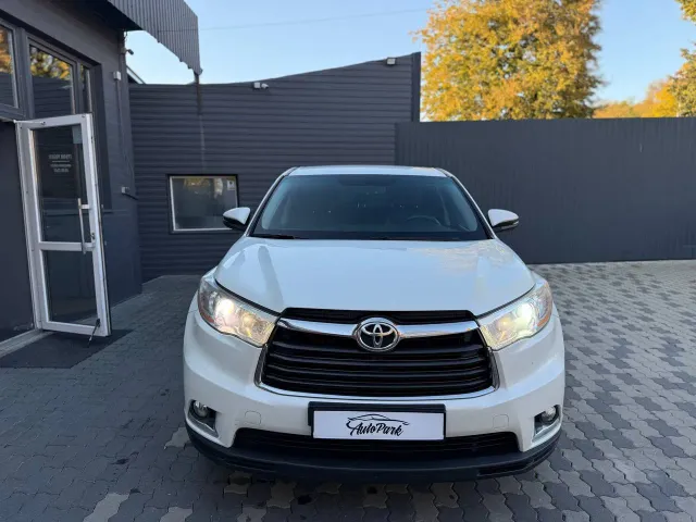 Toyota Highlander - фото 2