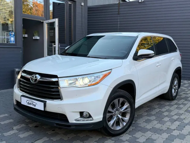 Toyota Highlander - фото 1