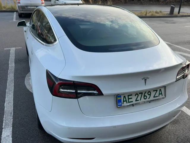 Tesla Model 3 - фото 2