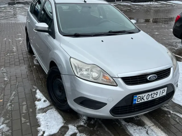 Ford Focus - фото 1