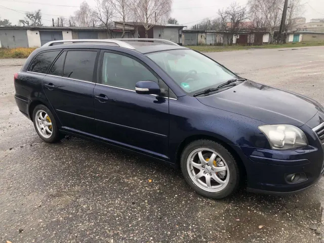 Toyota Avensis - фото 2