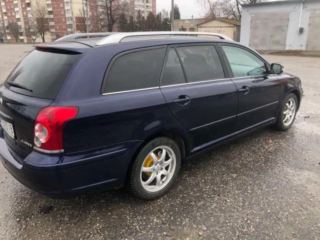 Toyota Avensis - фото 3