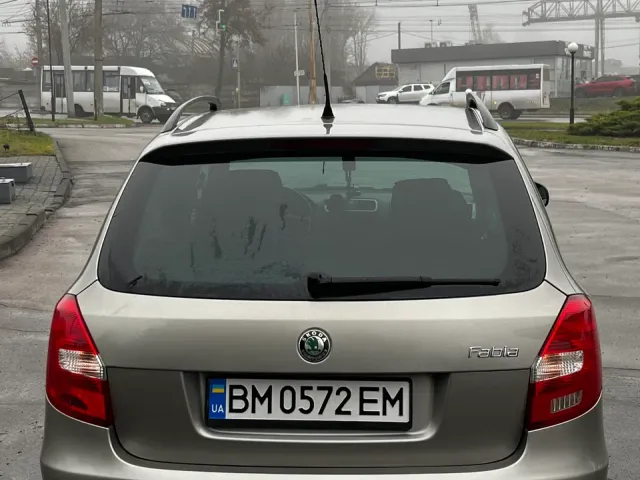 Skoda Fabia - фото 3