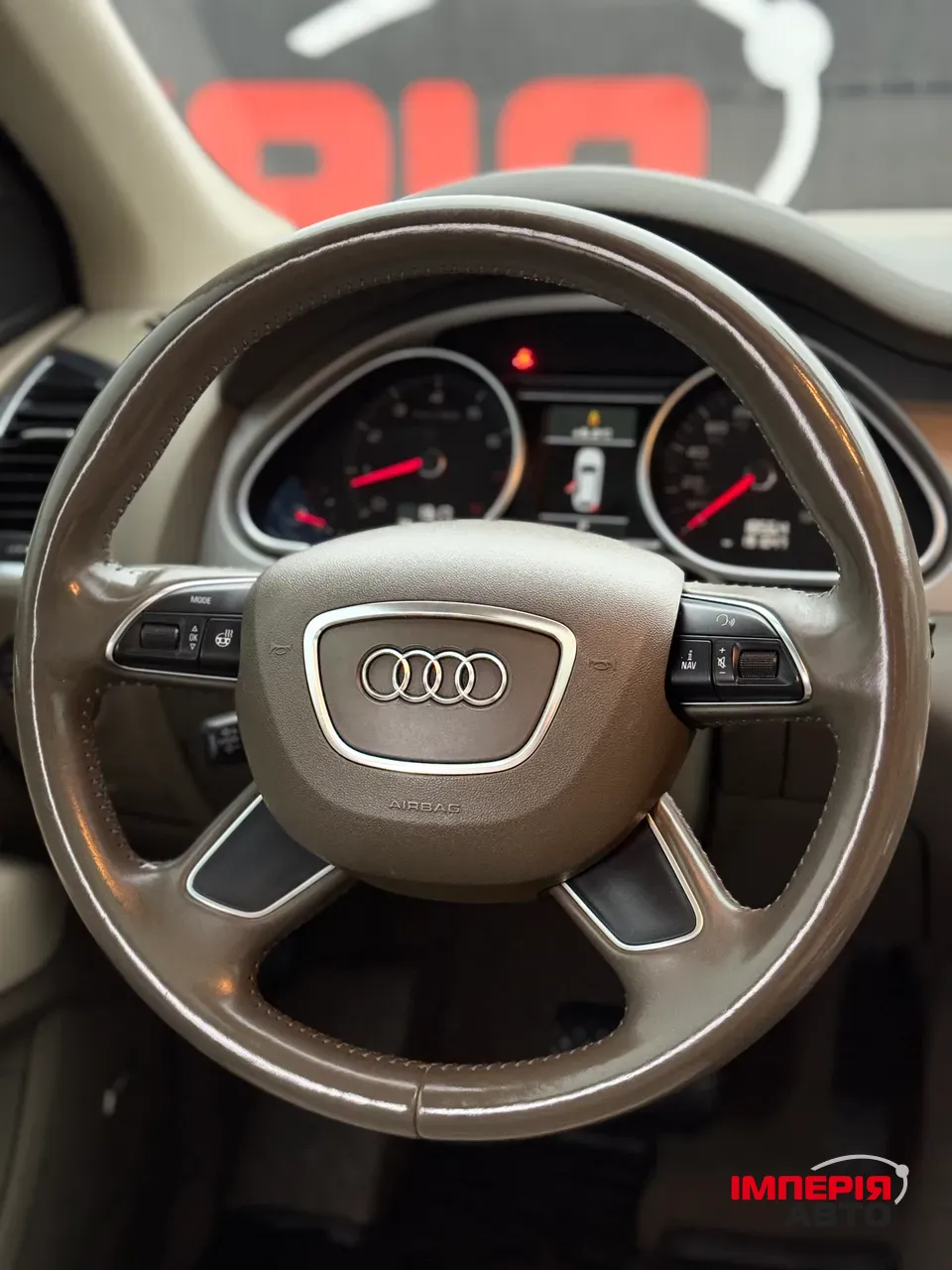 Audi Q7 - фото 13