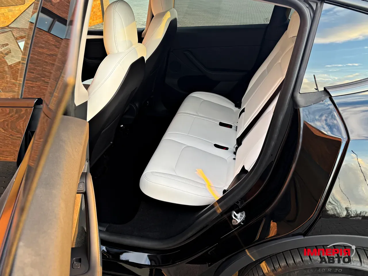 Tesla Model Y - фото 16