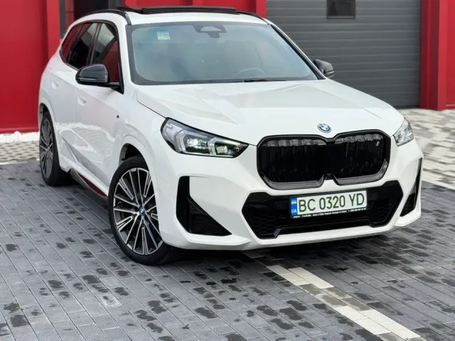 BMW iX1 - фото 1