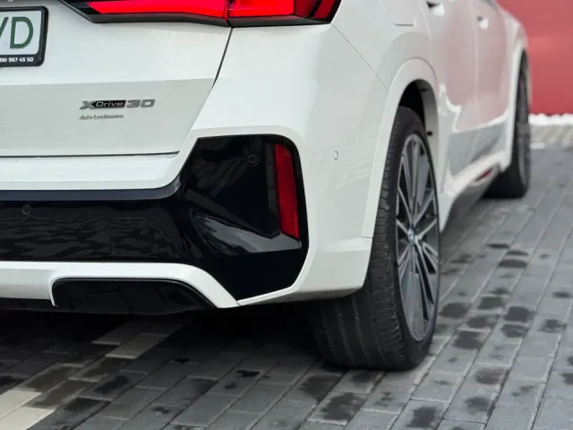 BMW iX1 - фото 5