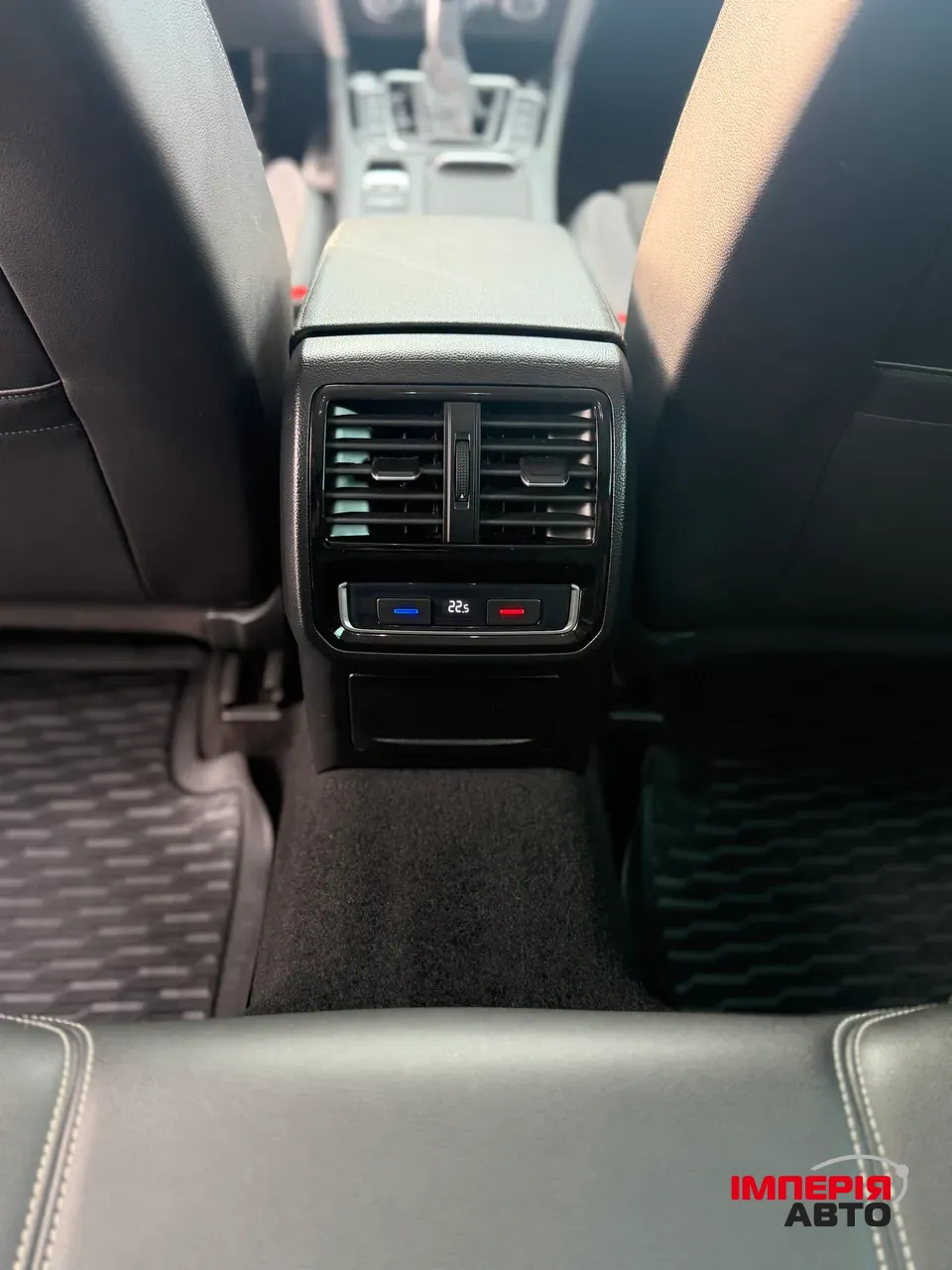 Volkswagen Passat - фото 16