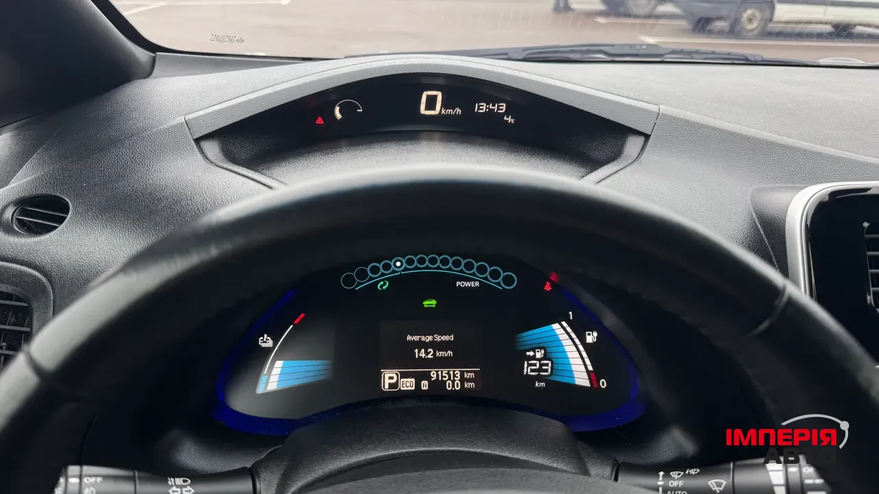 Nissan Leaf - фото 2