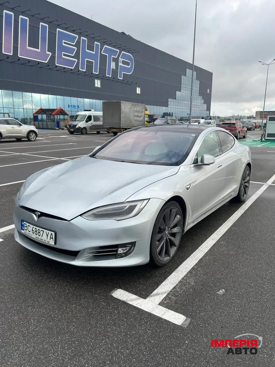 Tesla Model S - фото 1
