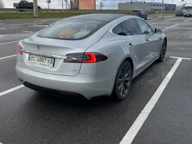 Tesla Model S - фото 4