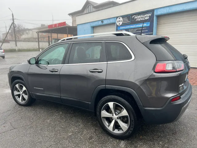 Jeep Cherokee - фото 4