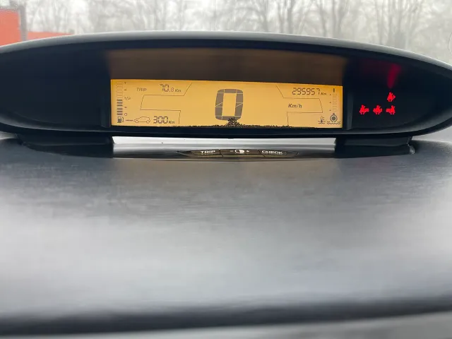 Citroen C4 - фото 4