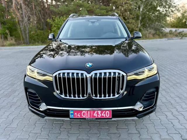 BMW X7 - фото 1