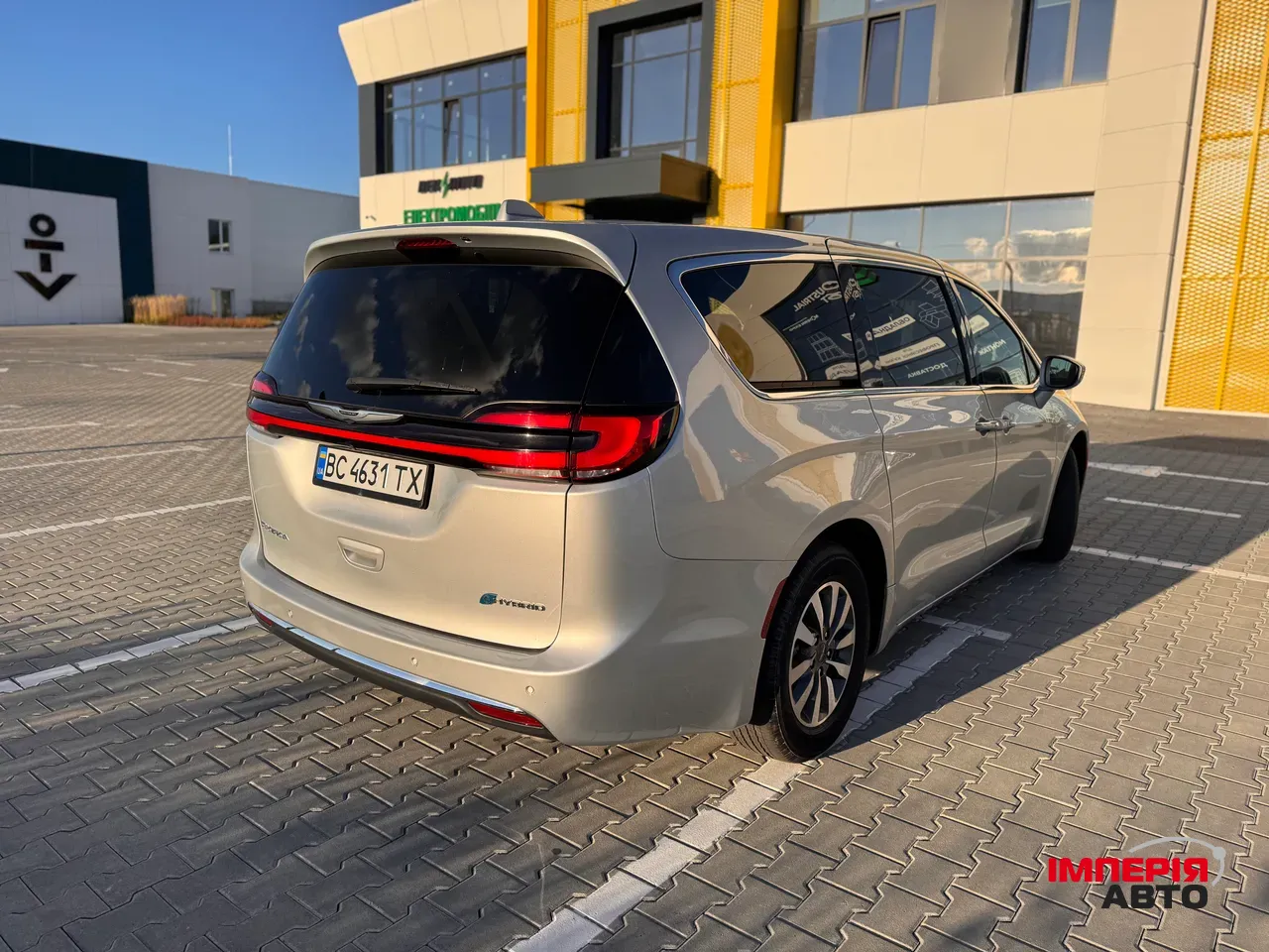 Chrysler Pacifica - фото 10