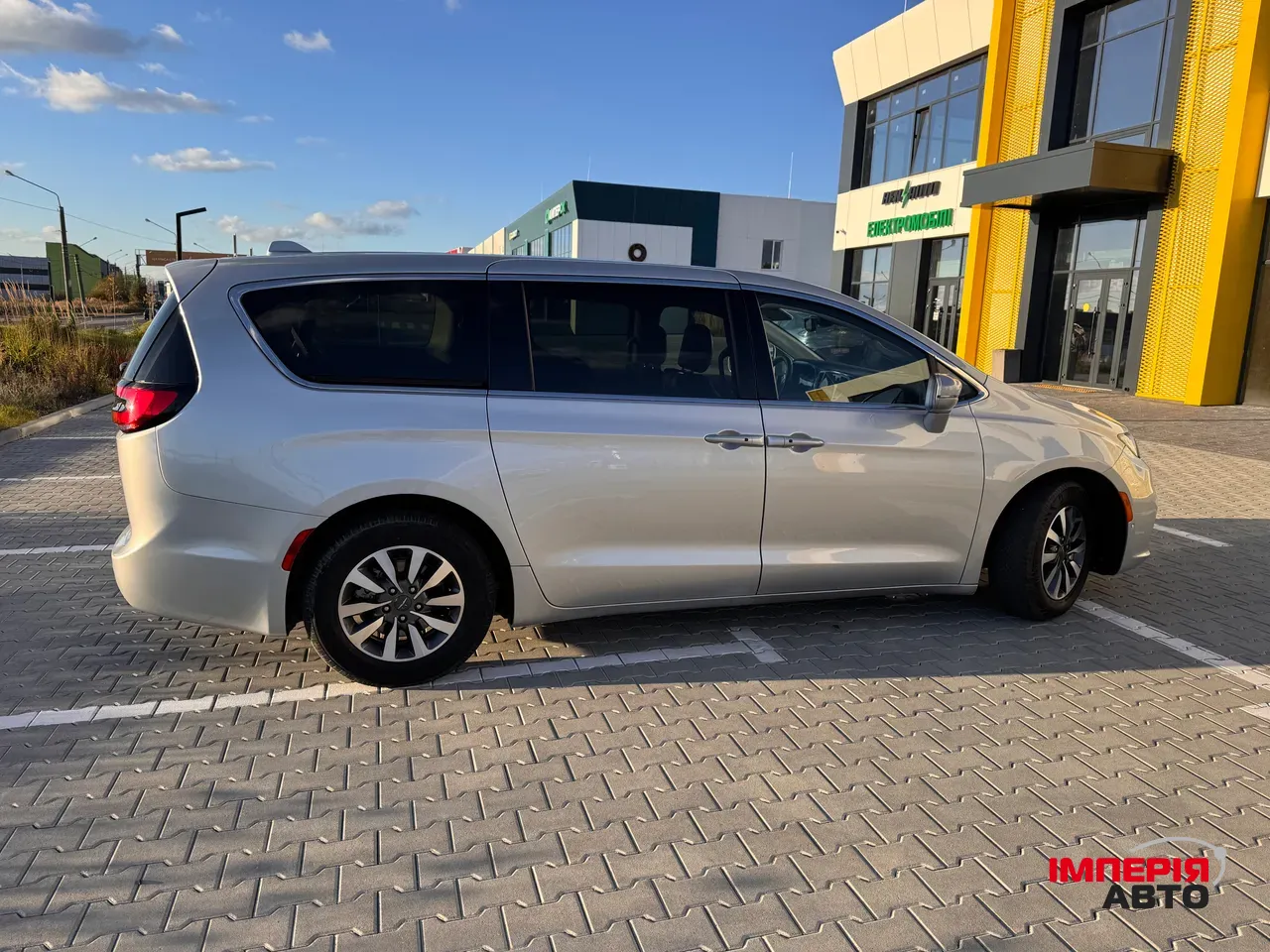 Chrysler Pacifica - фото 8