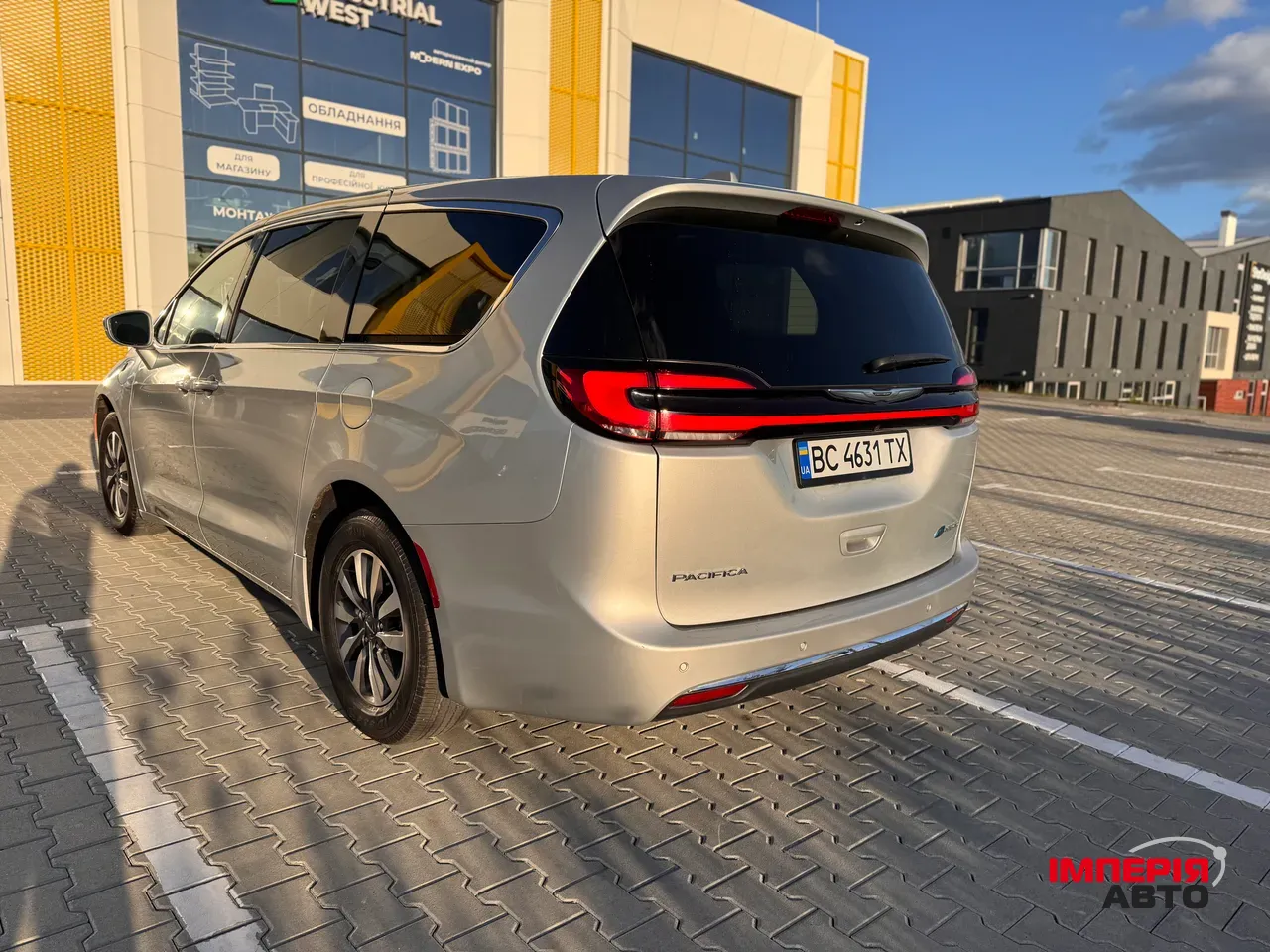 Chrysler Pacifica - фото 6