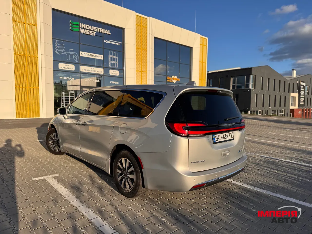 Chrysler Pacifica - фото 12