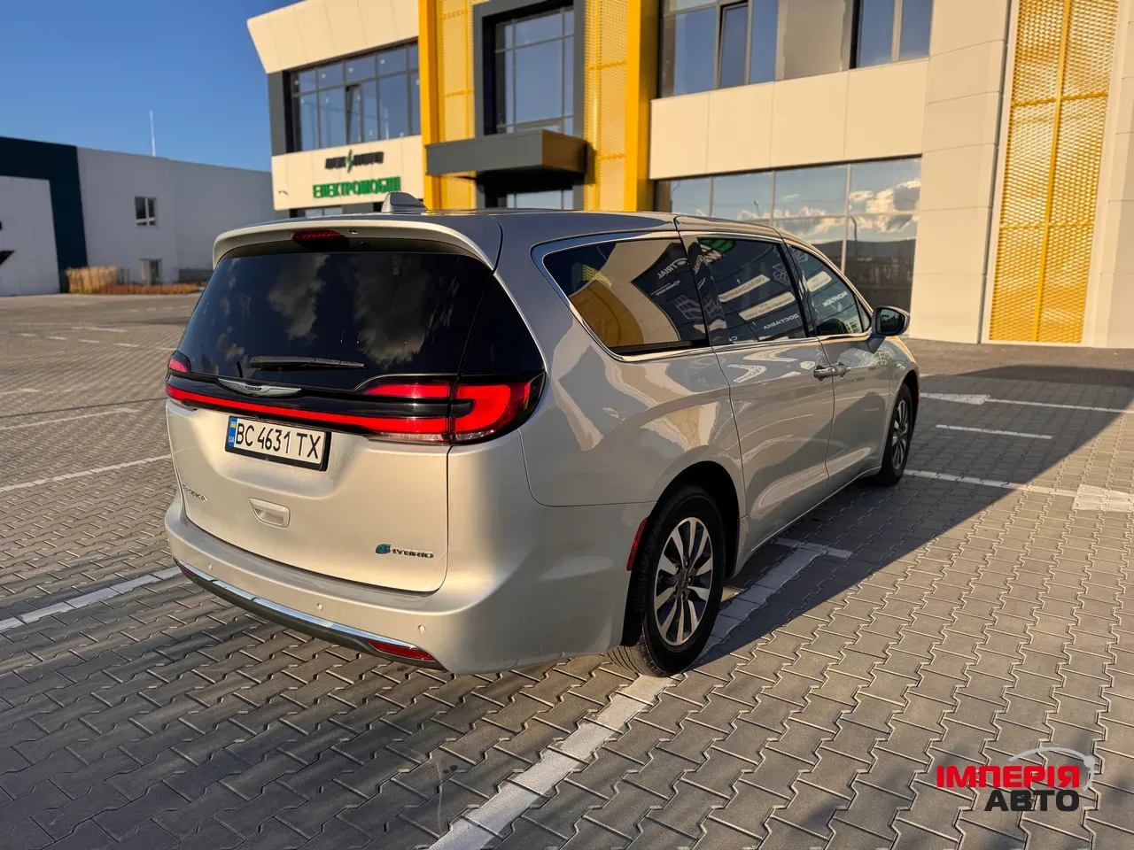 Chrysler Pacifica - фото 9