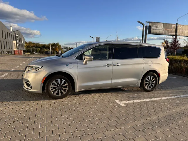 Chrysler Pacifica - фото 3