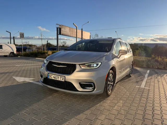 Chrysler Pacifica - фото 1